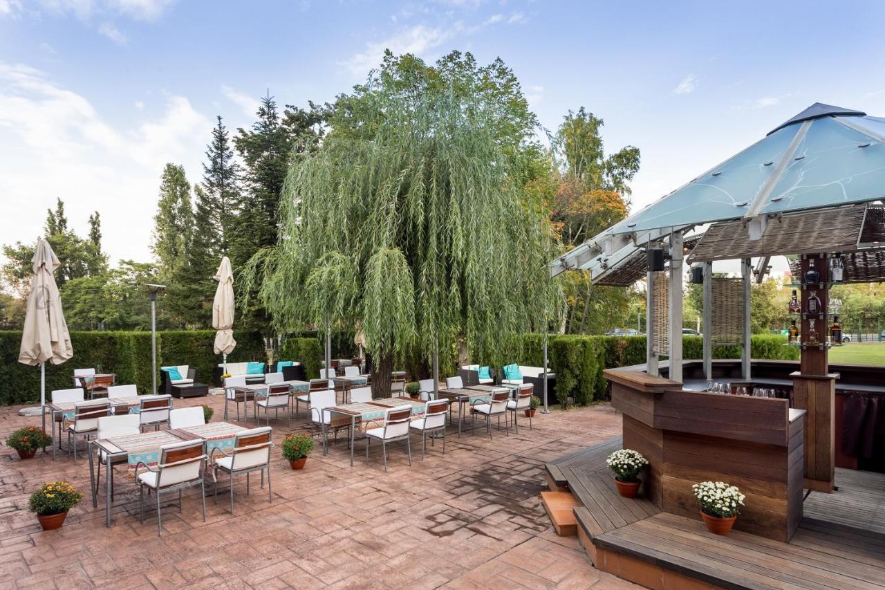 Ramada By Wyndham Parc 4*