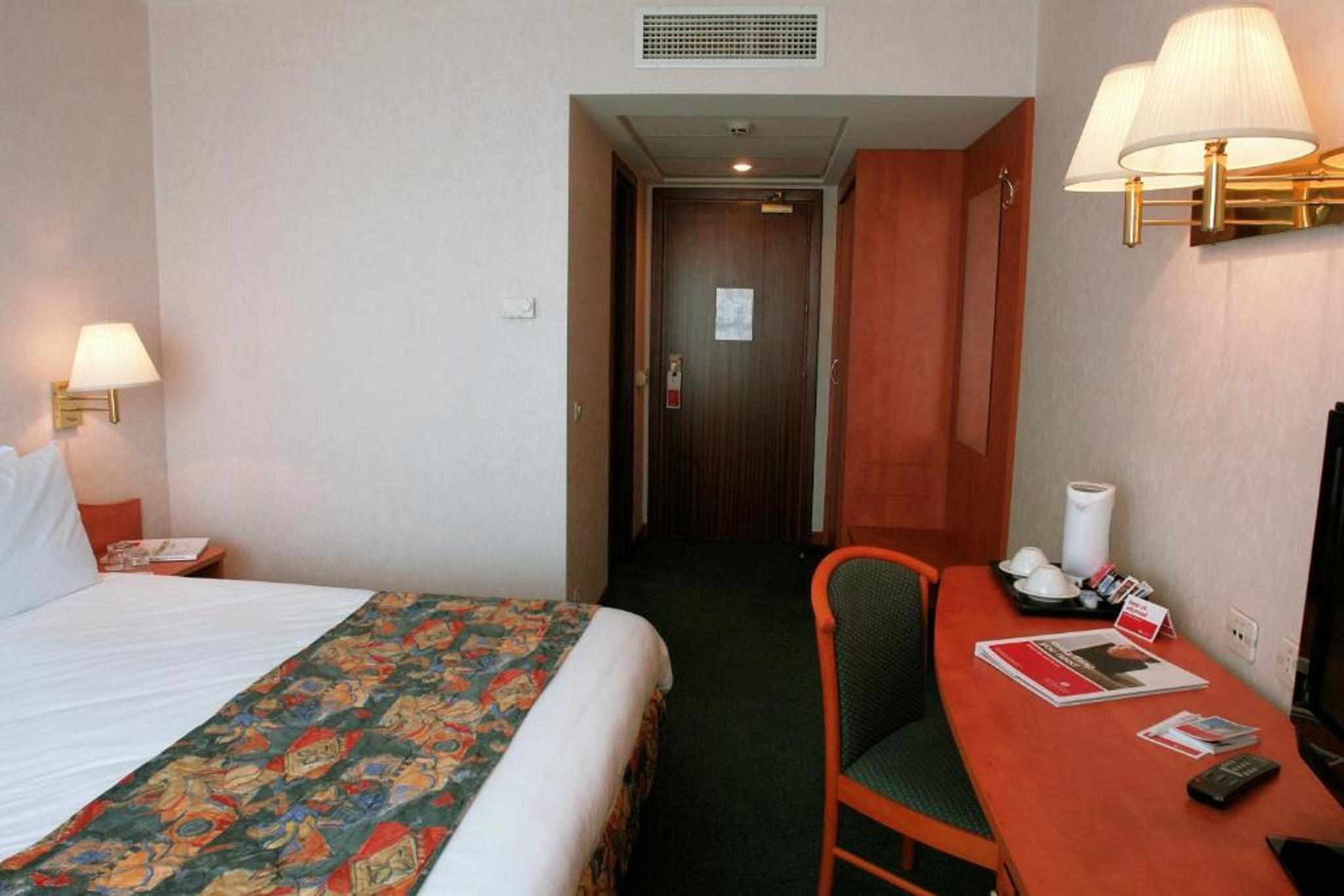 Ramada By Wyndham Parc 4*