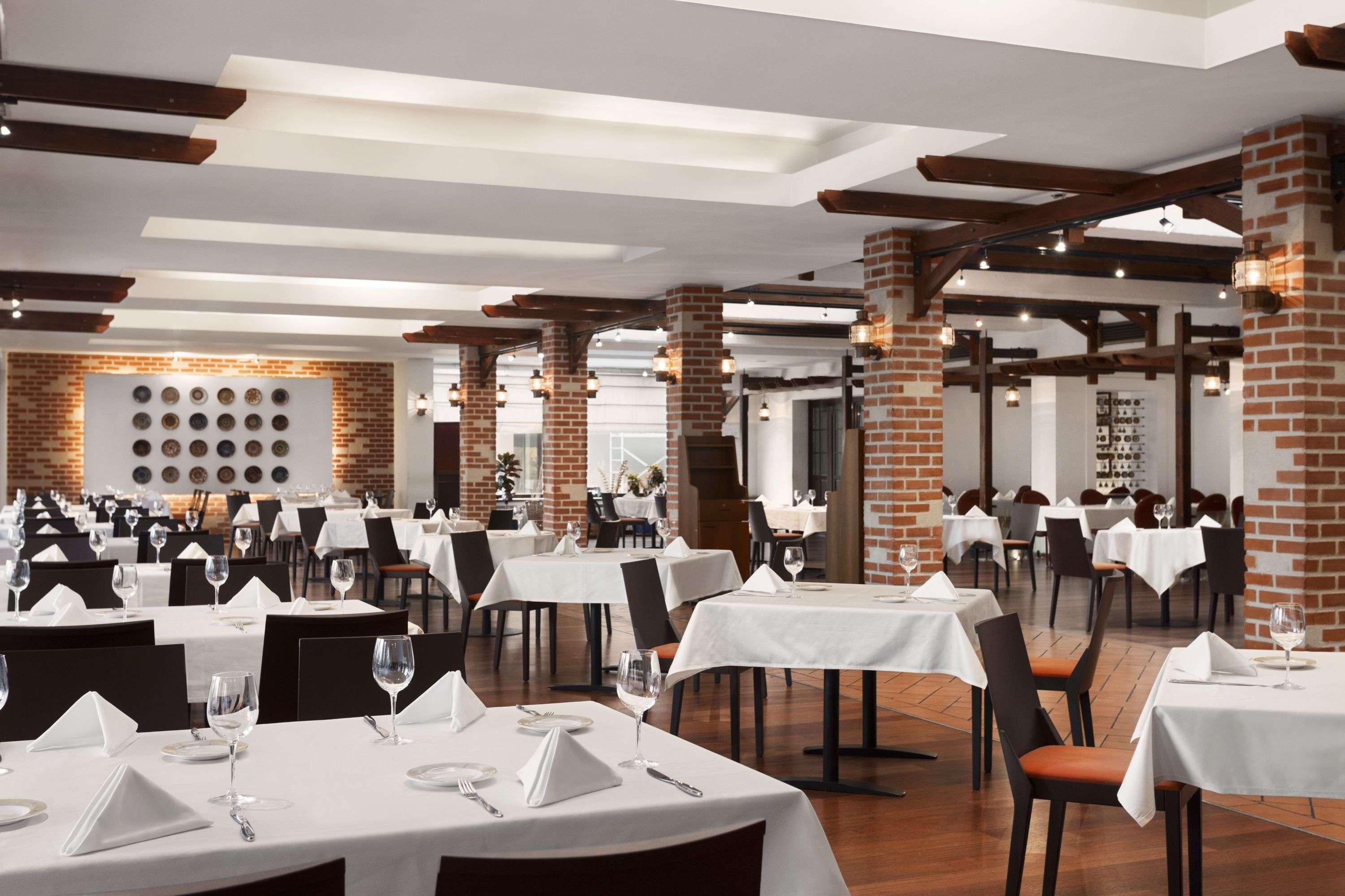 Hotel Ramada By Wyndham Parc 4*