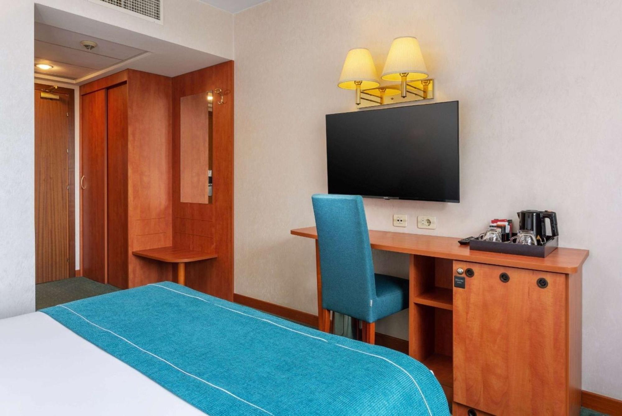 Ramada By Wyndham Parc Hotel 4*