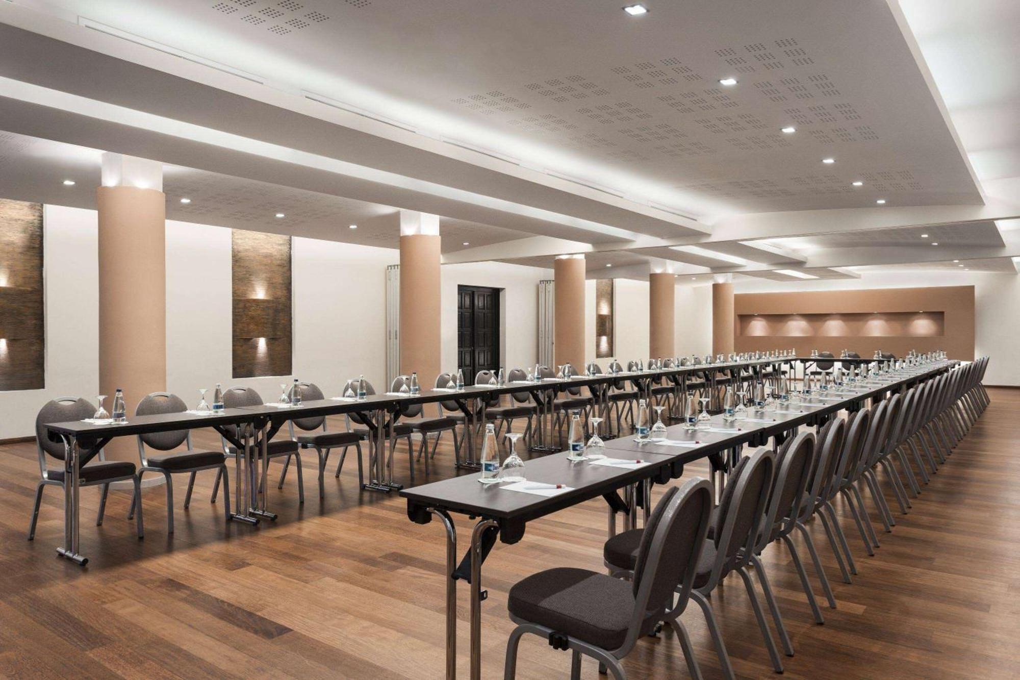 Hotel Ramada By Wyndham Parc