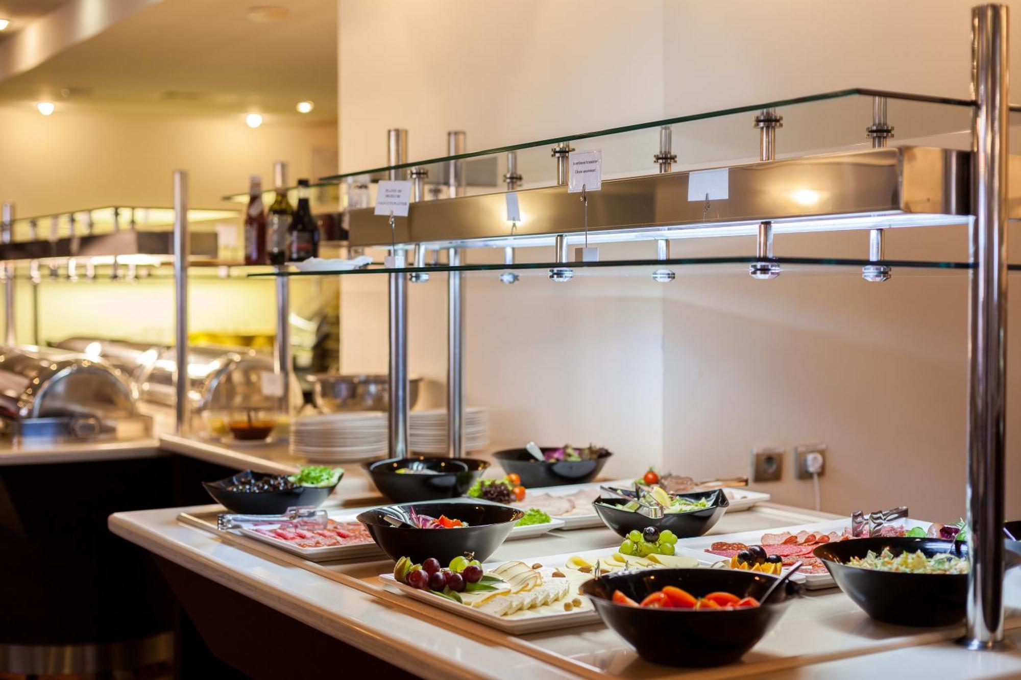 Ramada By Wyndham Parc 酒店 4*