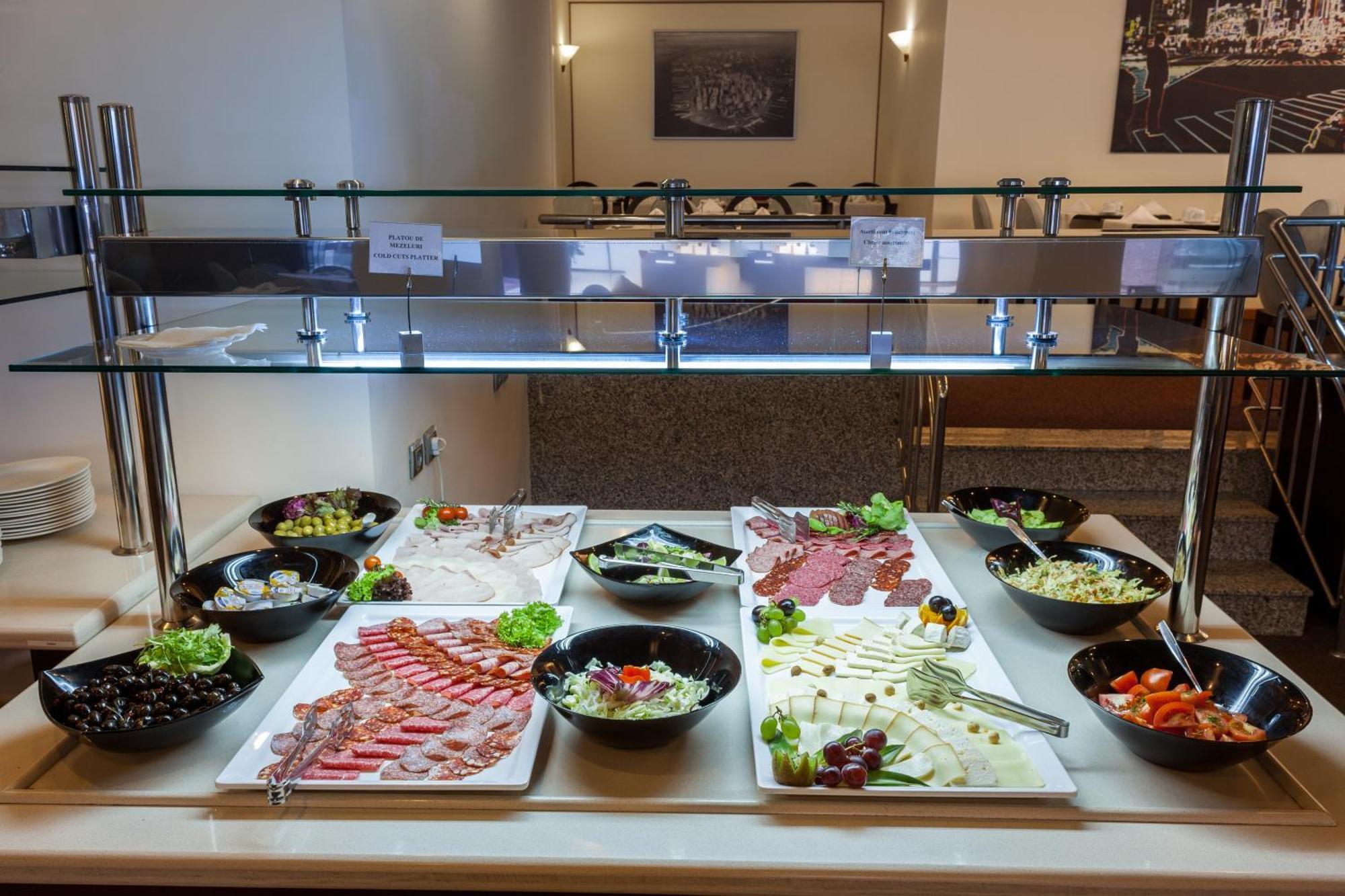 Hotel Ramada By Wyndham Parc 4*