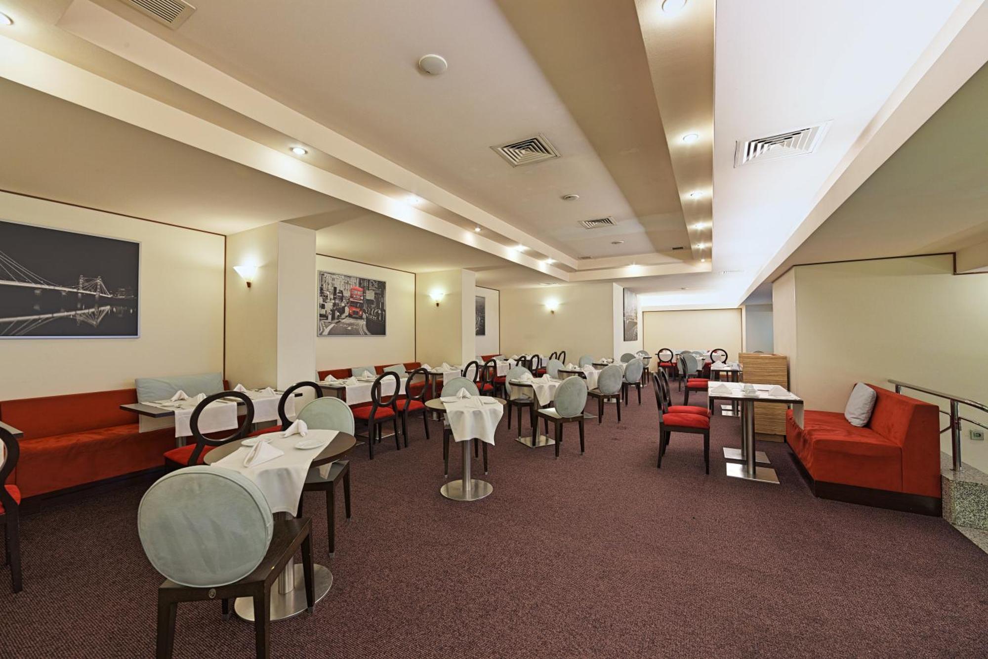 Hotel Ramada By Wyndham Parc 4*