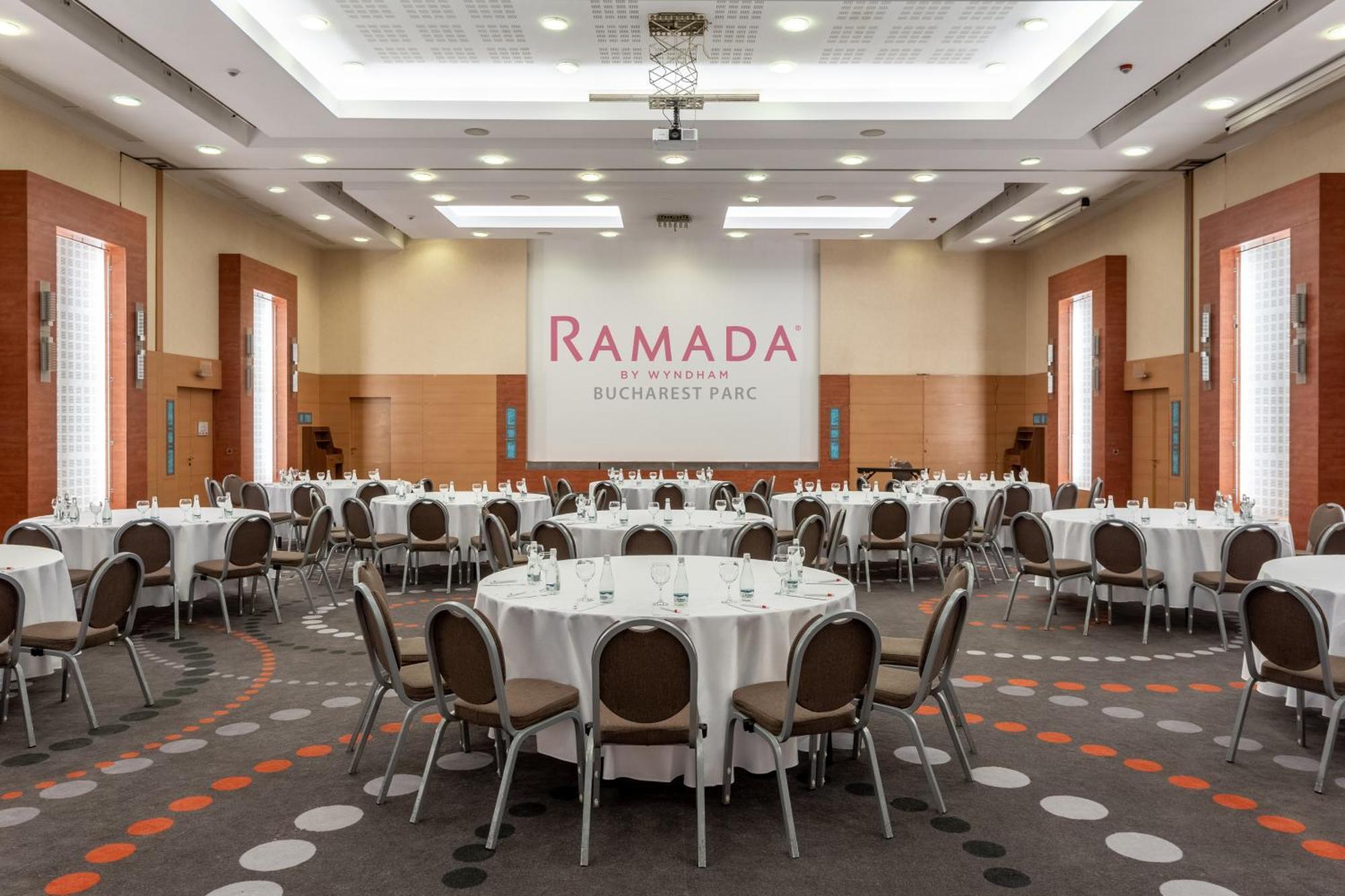 Hotel Ramada By Wyndham Parc 4*
