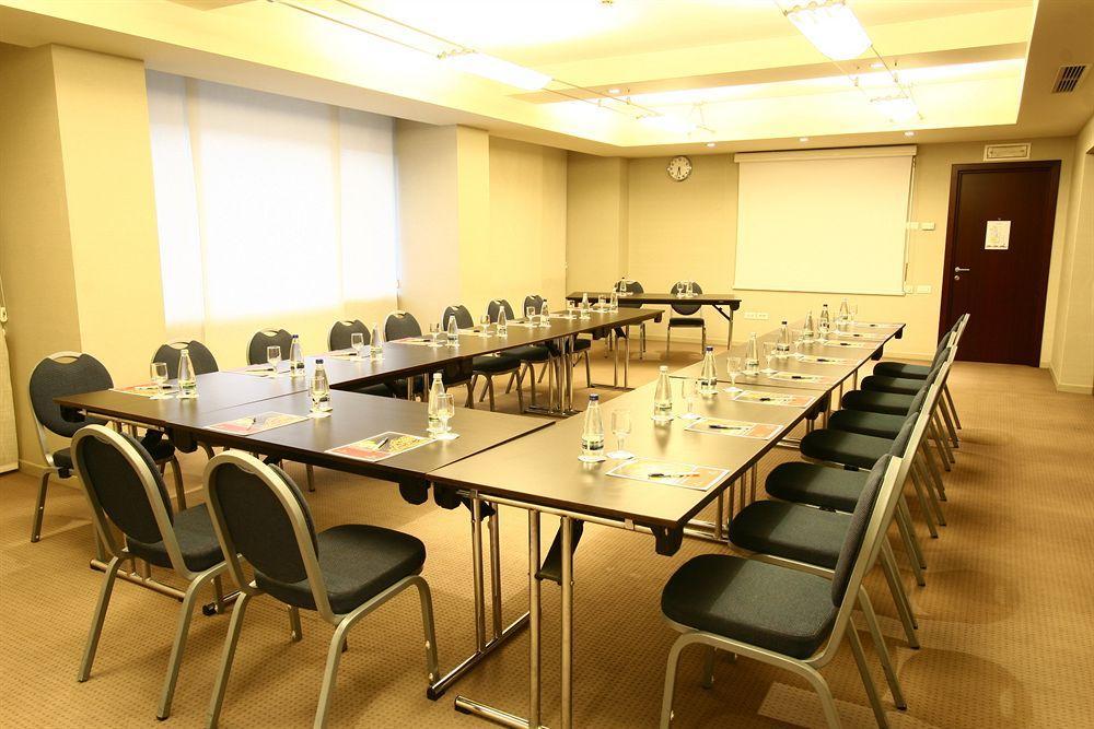 Ramada By Wyndham Parc Hotel 4*