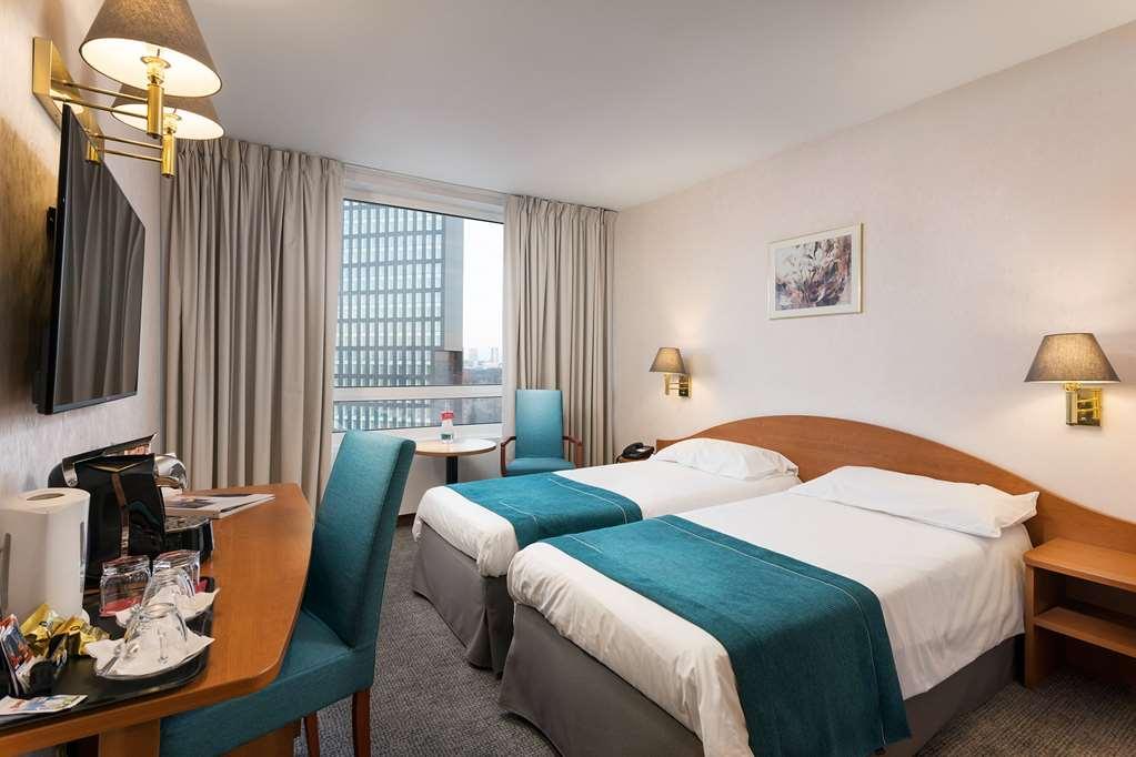 Ramada By Wyndham Parc 4*